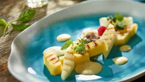 Sałatka z grillowanych owoców