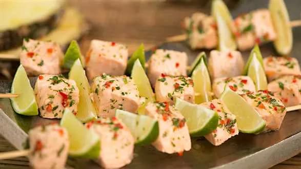 Grillowane meksykańskie szaszłyki z łososia