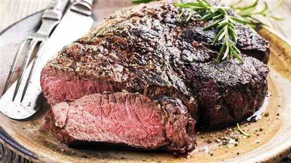 Stek z udźca jelenia z rozmarynem