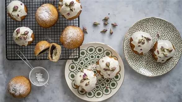 Wegańskie pączki z kremem czekoladowym