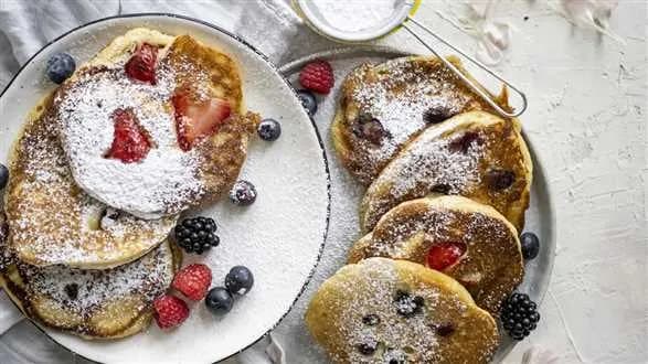 Racuszki na kefirze z owocami