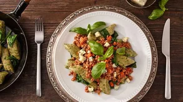 Kopytka gryczane z delikatnym bolognese