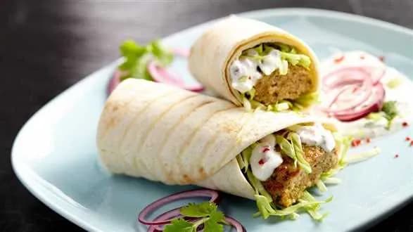 Pikantny kebab z sosem jogurtowym