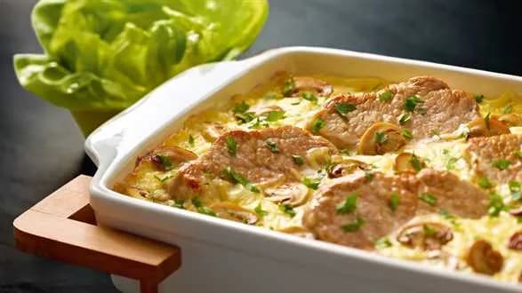 Schab zapiekany pod beszamelem z pieczarkami