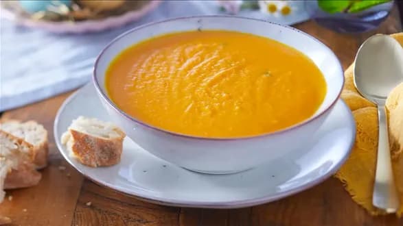 Zupa marchewkowa z pomarańczą