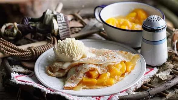 Naleśniki po austriacku z morelami i lodami waniliowymi