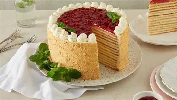 Tort marcinek z konfiturą żurawinową