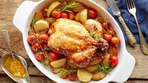 Miodowo-pomarańczowy kurczak z pieczoną kalarepą