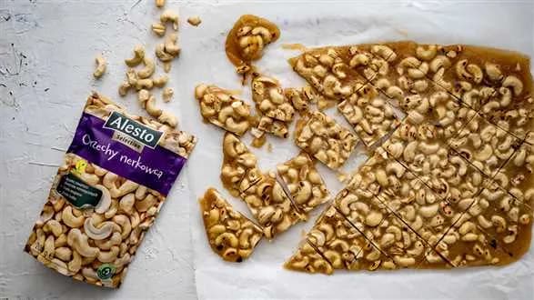 Nerkowce w kruchym karmelu (cashew brittle)
