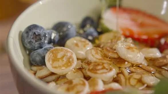 Płatki śniadaniowe z minipankejków (pancakes cereal)