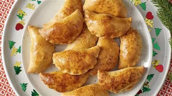 Pierożki z marcepanem, śliwkami i morelami