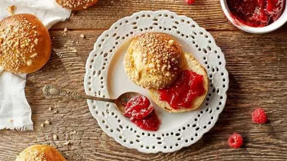 Bułeczki angielskie z konfiturą