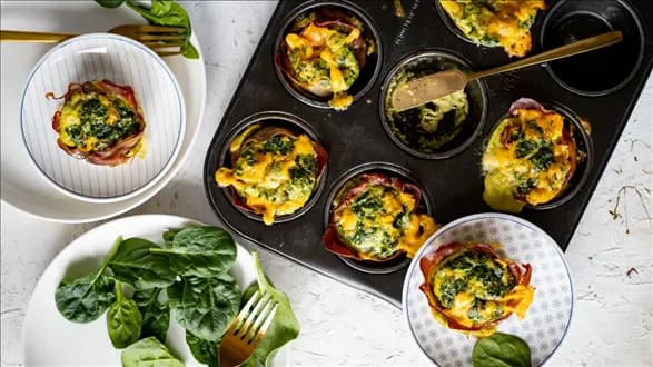 Muffinki śniadaniowe z warzywami i prosciutto