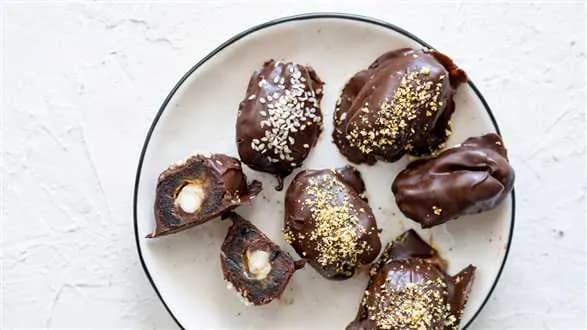 Nadziewane daktyle w czekoladzie