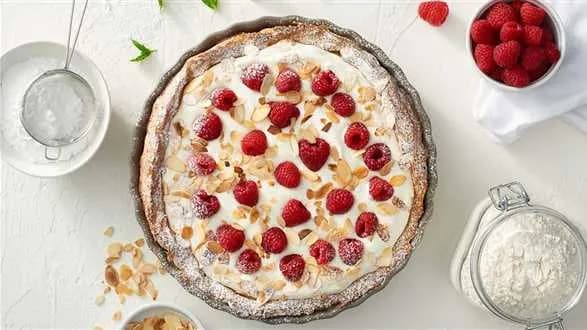 Ciasto z kremem budyniowym i bitą śmietaną