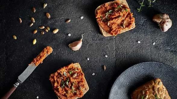 Bułka z pastą z orzechów