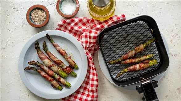 Szparagi w boczku z airfryera