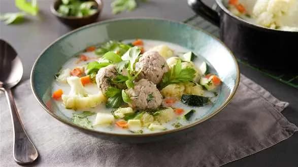 Zupa jarzynowa z klopsikami