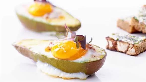 Awokado zapiekane z jajkiem