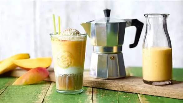 Bananowa kawa mrożona z mango