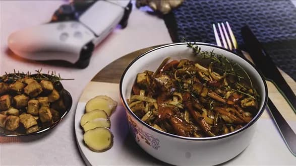 Szybki makaron chow mein z tofu i marynowanym imbirem