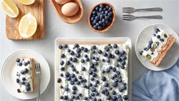 Śmietankowe ciasto z owocami