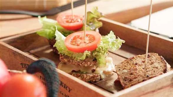 Zapiekana kanapka z boczkiem