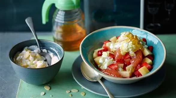 Twaróg z imbirem i owocami