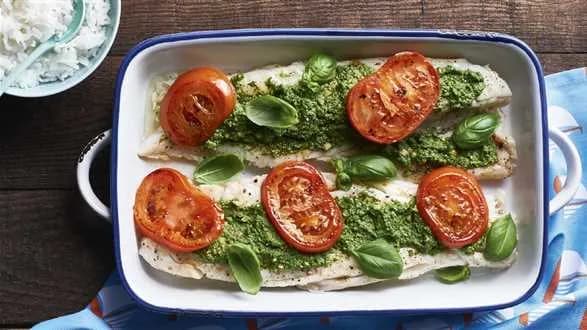 Ryba pieczona w ziołowym pesto