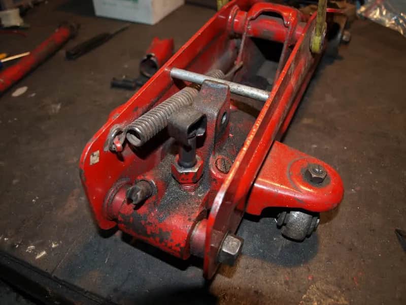 Jaki olej do lewarka żaba wybrać, aby uniknąć awarii i przedłużyć żywotność narzędzia?