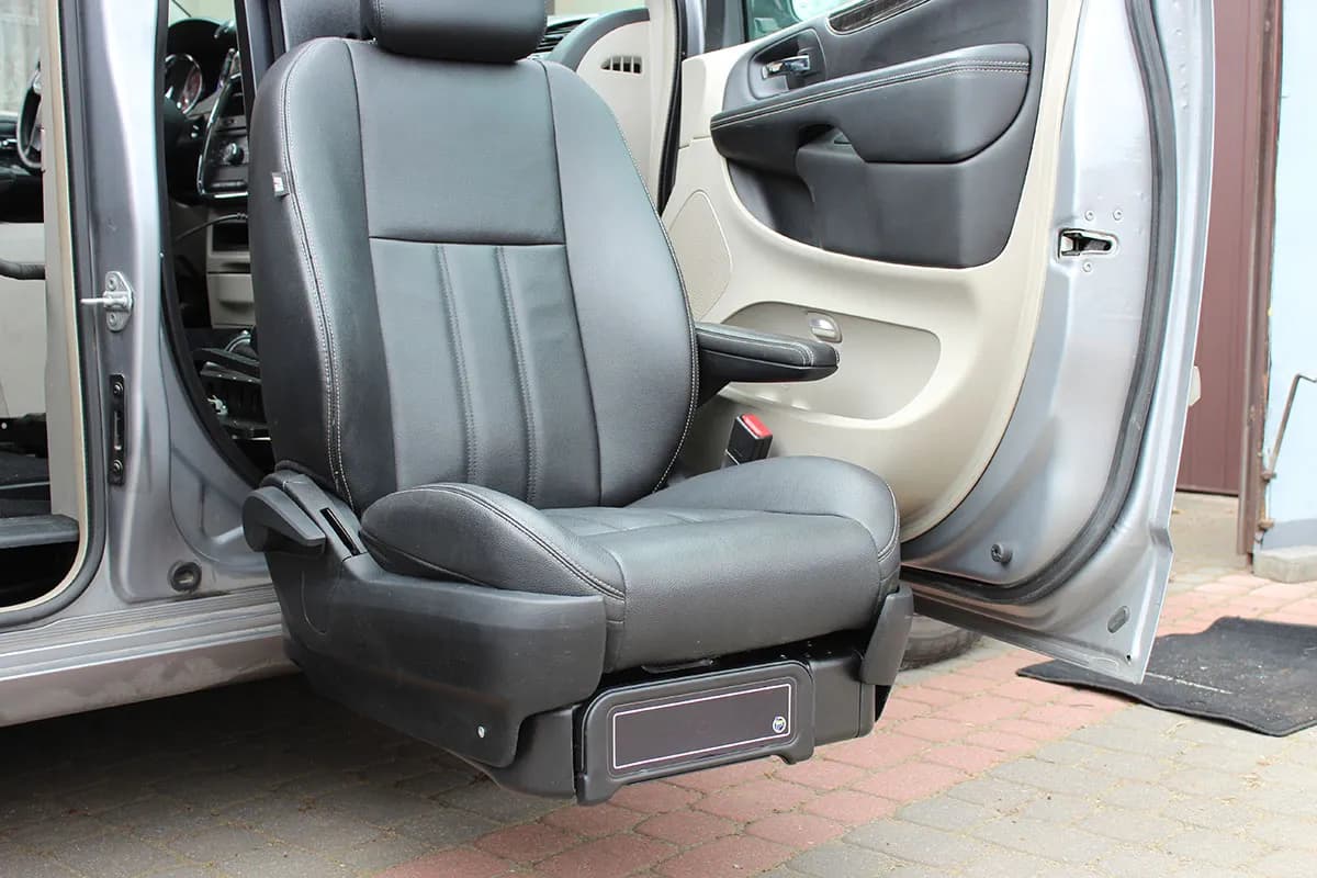 Jak przerobić fotel samochodowy na obrotowy i poprawić komfort wsiadania