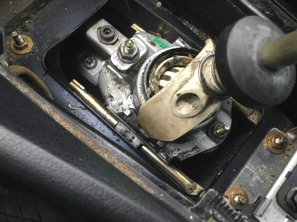 Gdzie podłożyć lewarek w Audi A6 C6? Uniknij błędów i uszkodzeń podwozia!