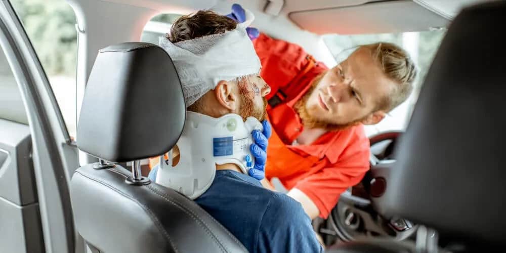 Objawy neurologiczne po wypadku samochodowym: jak je rozpoznać i co robić dalej