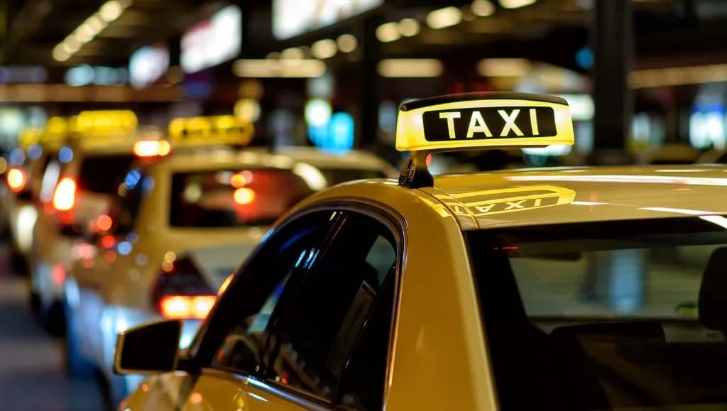 Ile kosztuje taxi z lotniska Chopina na dworzec Zachodni? Sprawdź!