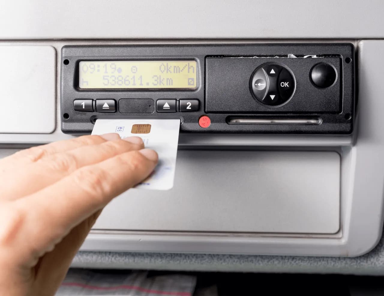 Jak opisać przekroczony czas pracy kierowcy zgodnie z przepisami?