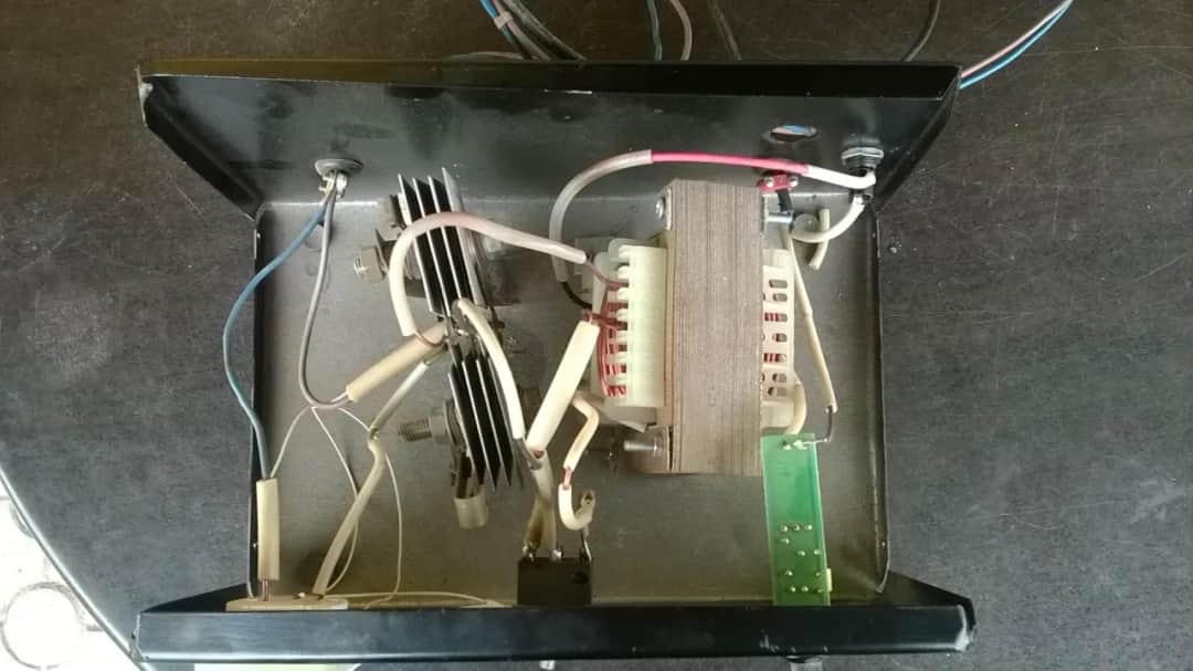 Jaki bezpiecznik do prostownika 12V? Dobierz idealny!