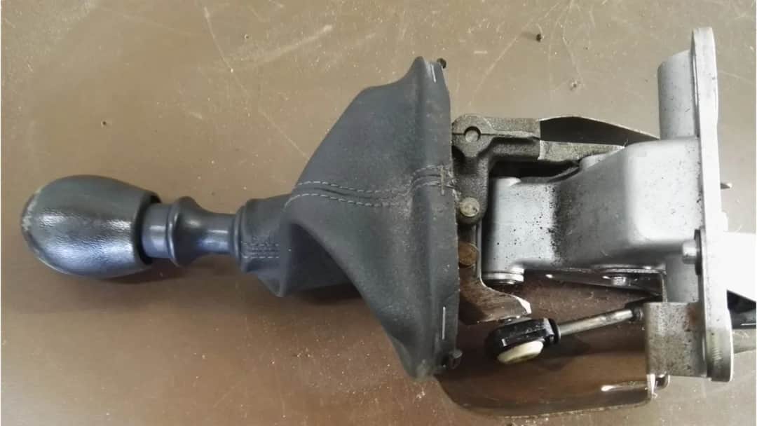 Gdzie dokładnie jest lewarek w Renault Trafic? Sprawdź, by uniknąć problemów!