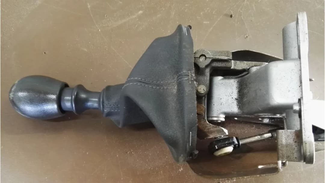 Gdzie dokładnie jest lewarek w Renault Trafic? Sprawdź, by uniknąć problemów!