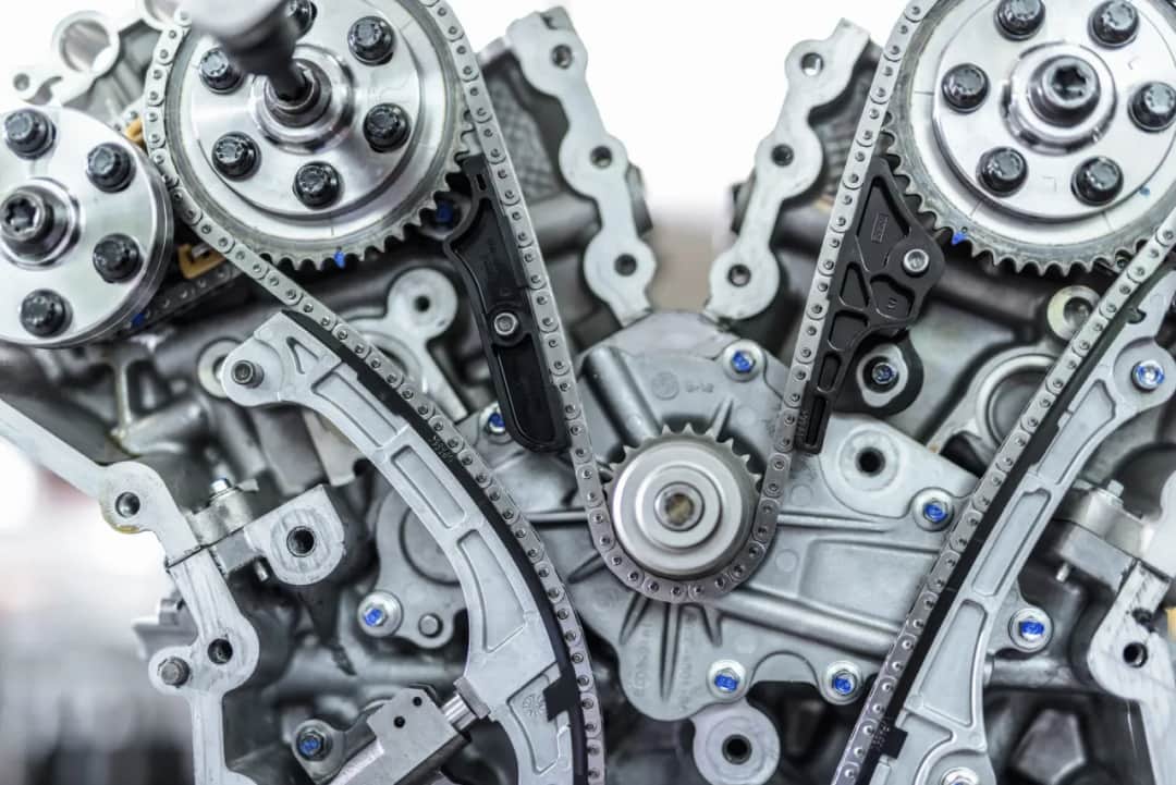 Czy przy wymianie rozrządu trzeba wymienić olej, aby uniknąć problemów?