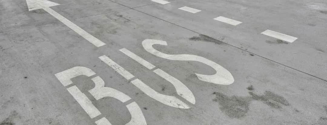 Czy taxi może jechać buspasem? Poznaj zasady i uniknij mandatu