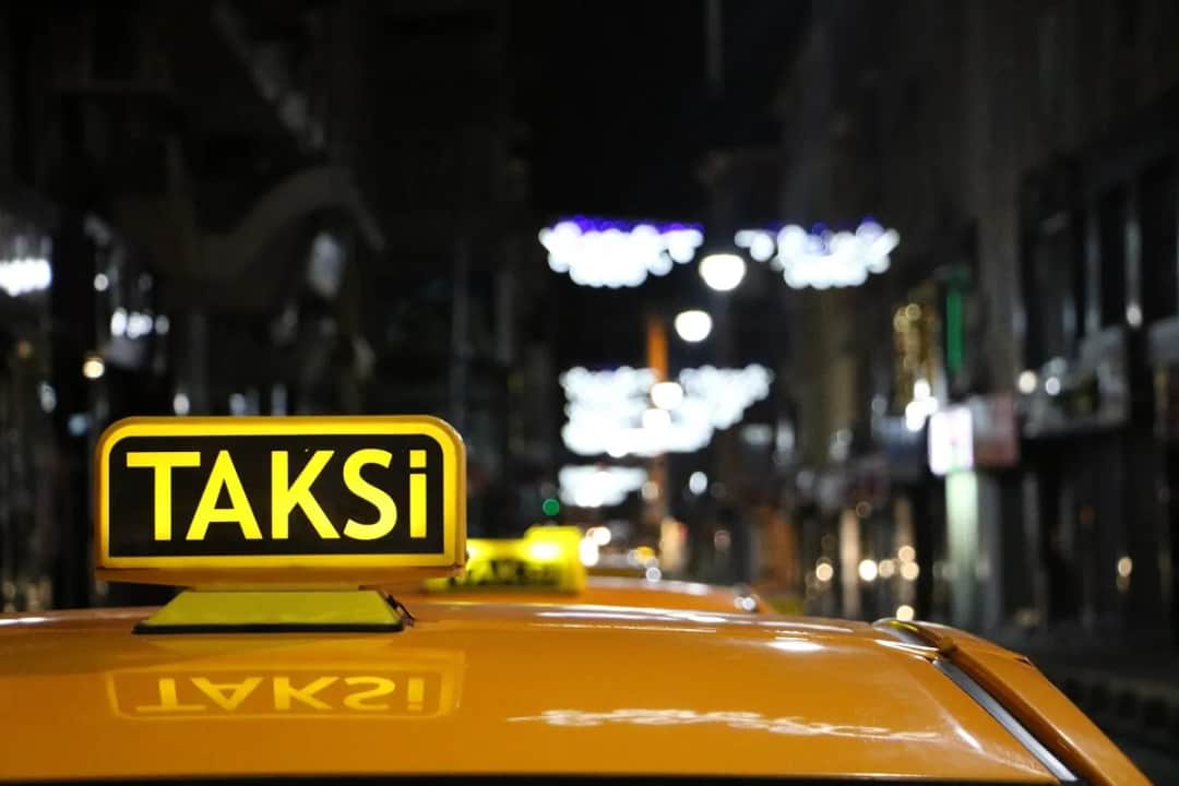 Taryfa taxi w niedzielę: uniknij wysokich kosztów i zaskoczeń